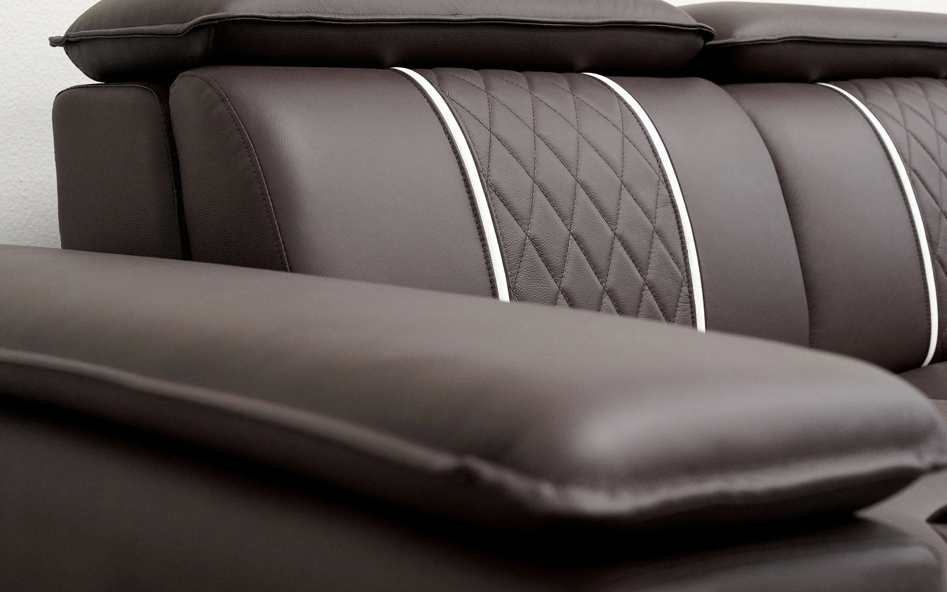Uli Leather Sofa   Loveseat  Coffee Table